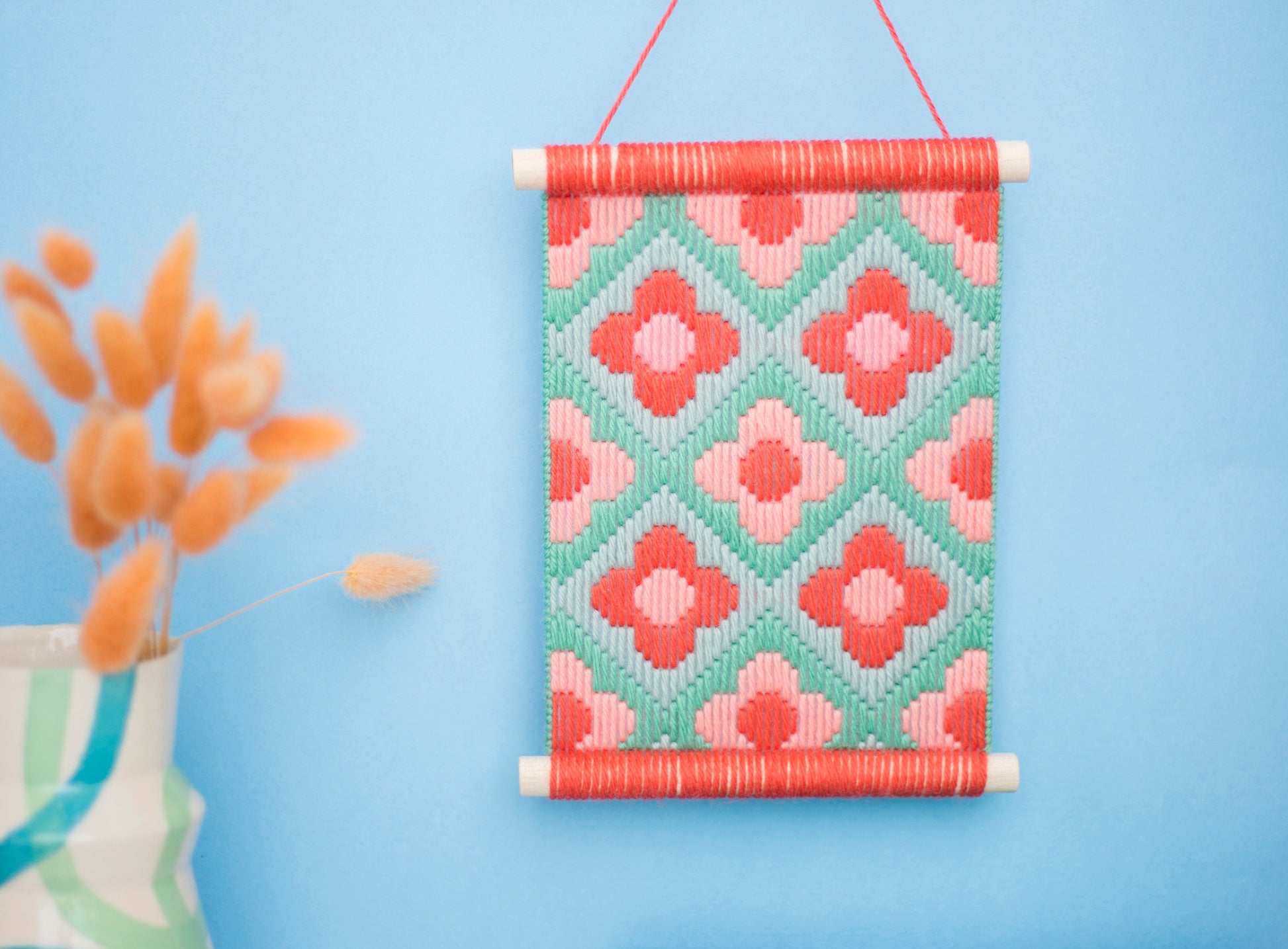 Ditsy Daisies Bargello Wall Hanging Kit - Bargello Kit - ohsewbootiful